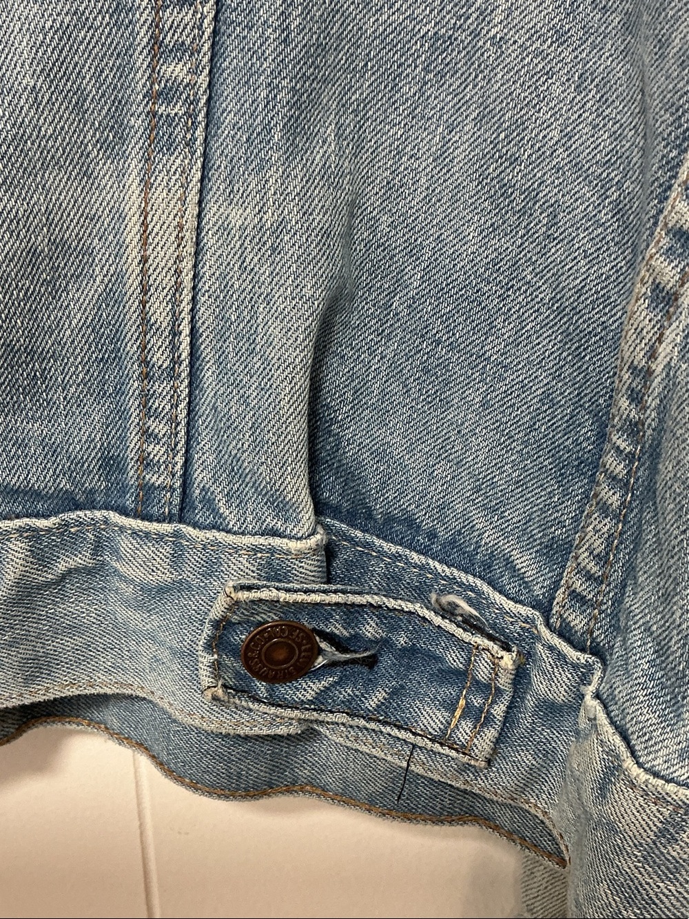 VINTAGE/DISTRESSED, Levi's Light Blue Denim Trucker Jacket - Picture 3 of 6